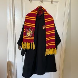 Official Wizarding World of Harry Potter Gryffindor robe with scarf